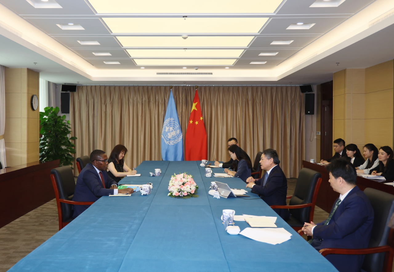 生態環境部部長黃潤秋會見聯合國秘書長氣候行動和公正轉型特別顧問、聯合國助理秘書長塞爾溫·哈特