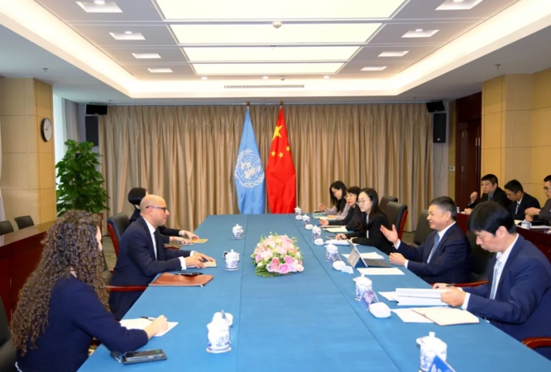 生態環境部部長黃潤秋會見《聯合國氣候變化框架公約》秘書處執行秘書 西蒙·斯蒂爾