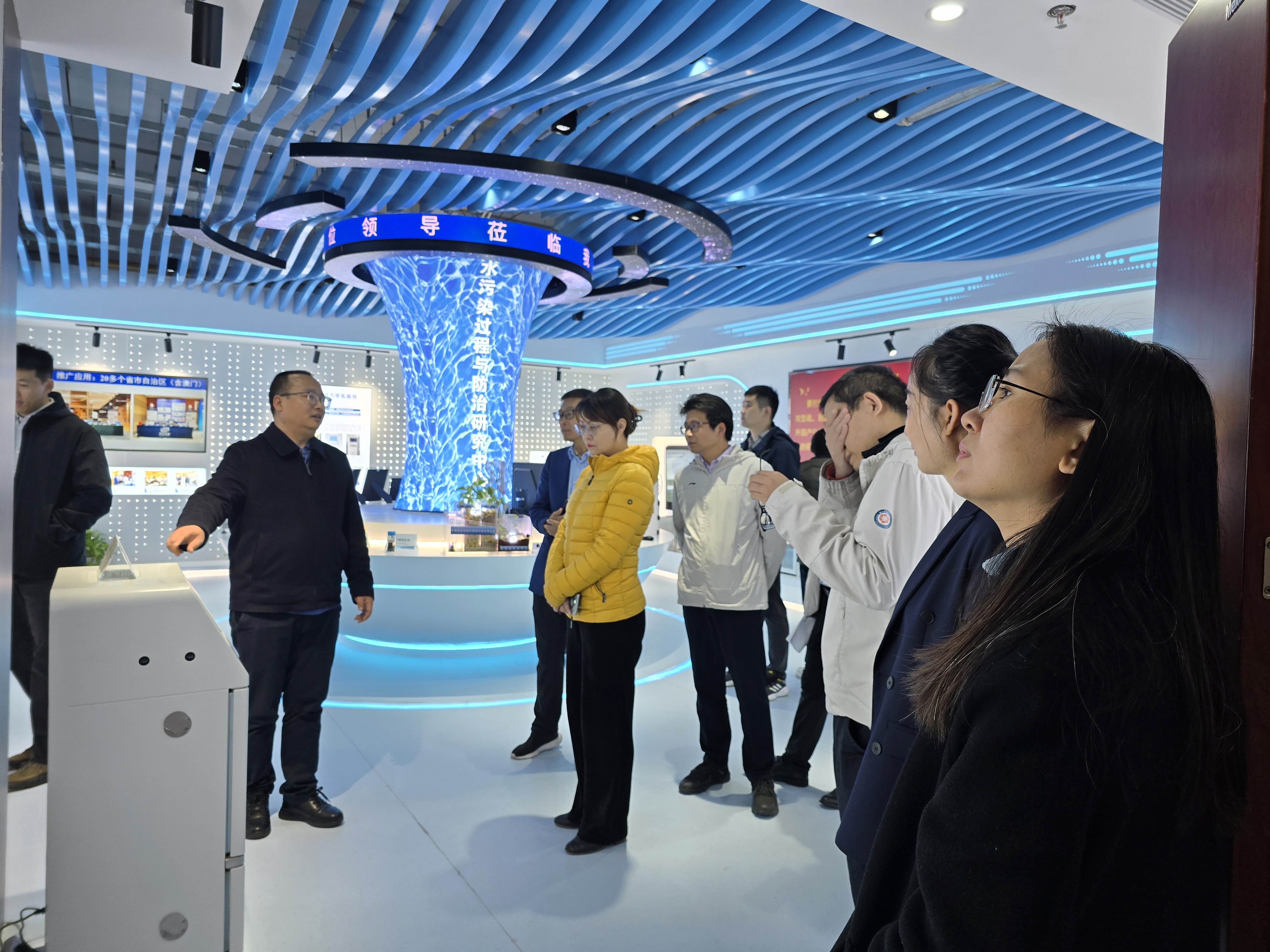 中國科學院廣州能源所領導一行參觀我司儀器展廳