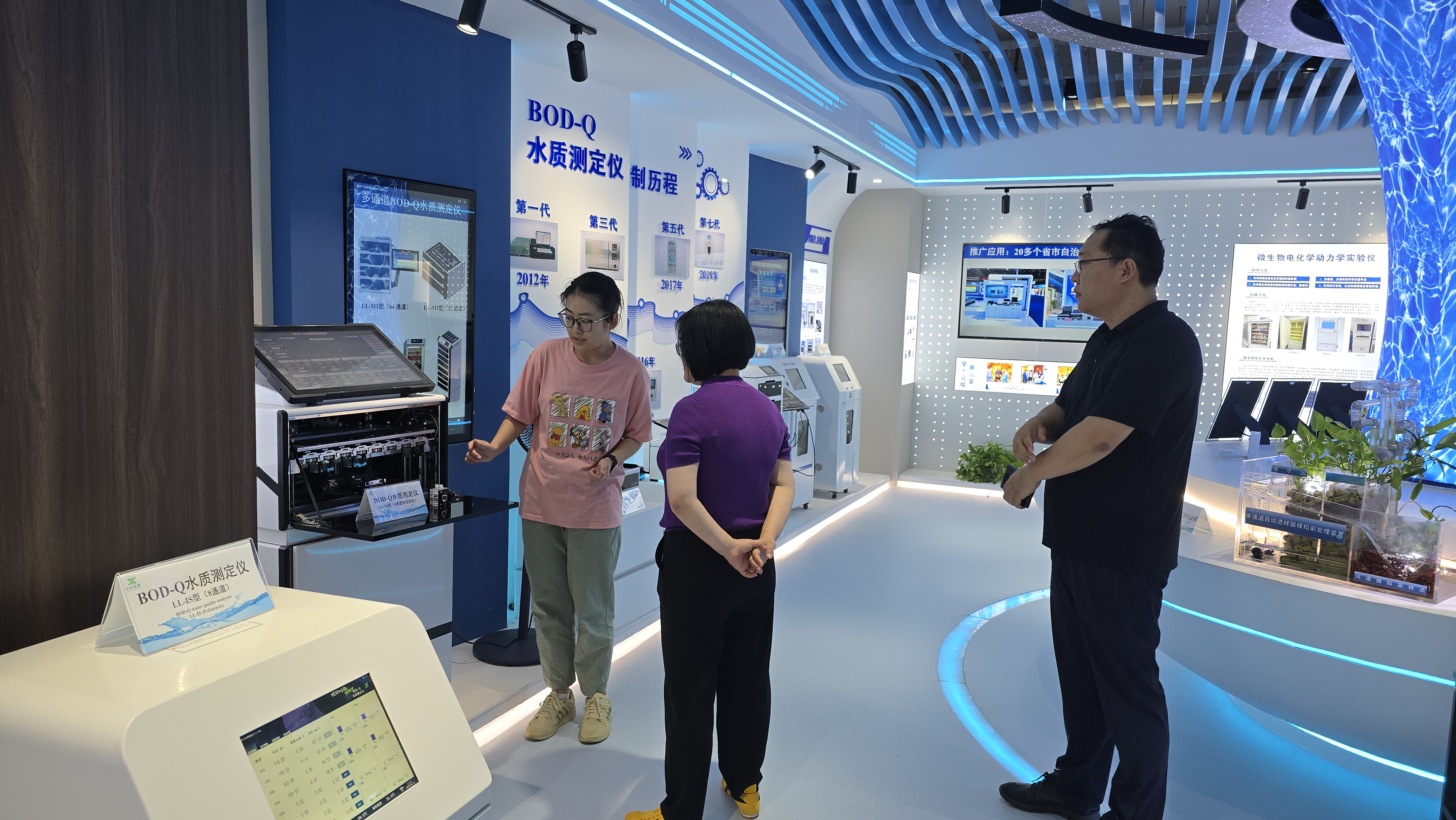 中鐵建代表團參觀考察我司儀器展廳 共話技術新機遇