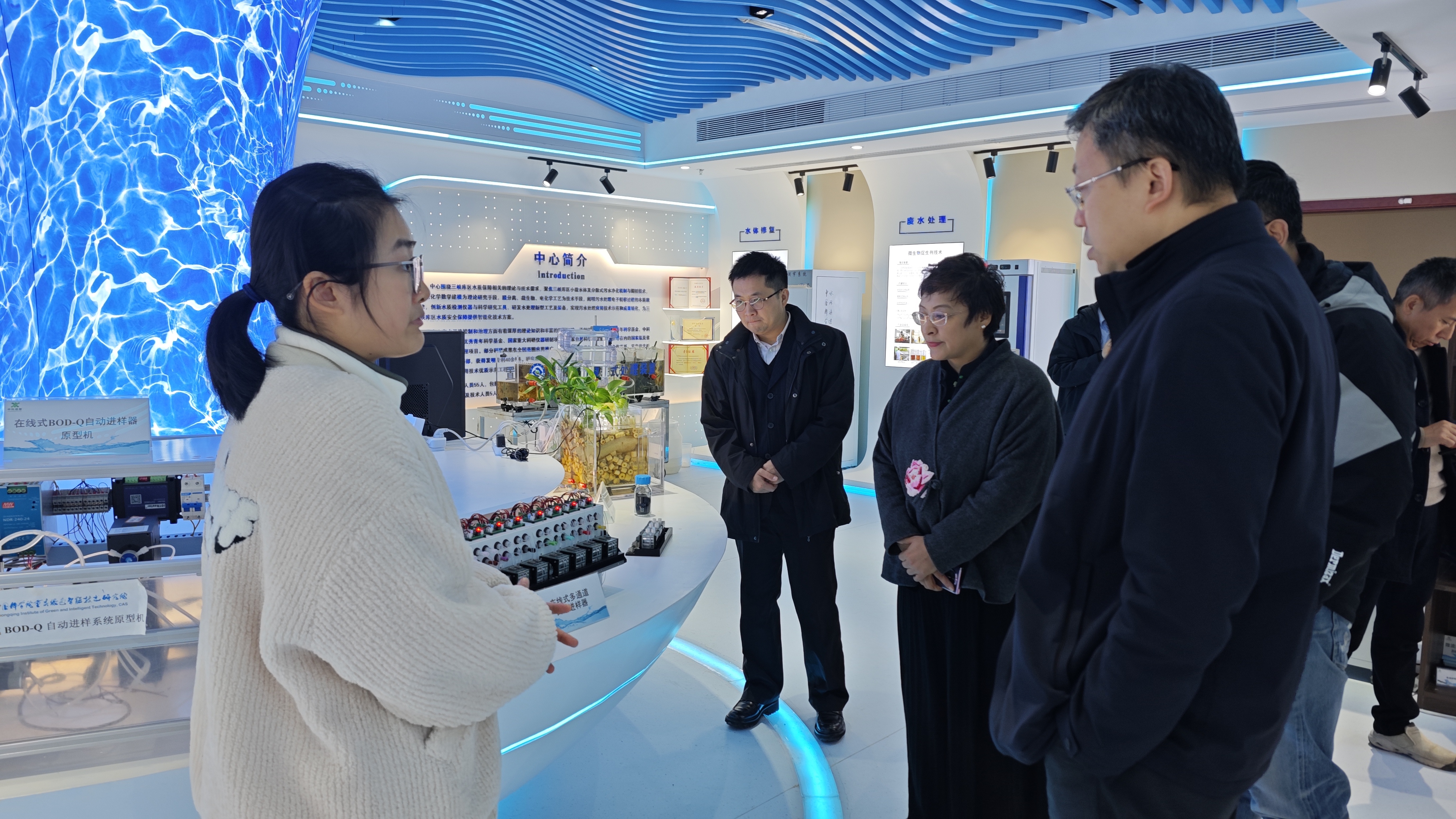 中國科學院新疆分院領導一行參觀我司儀器展廳